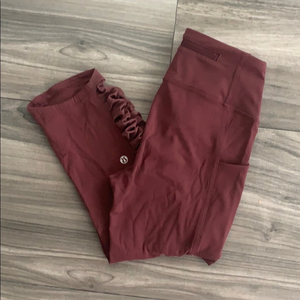 Lululemon High Rise Crop Leggings size 4 🍋